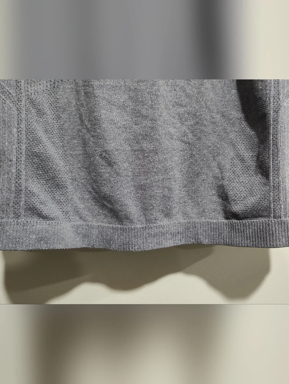 Old Navy Women's Fluid Seamless Fitted Tank Top, Go-Dry, Gray, Size Medium NWT - Picture 3 of 10